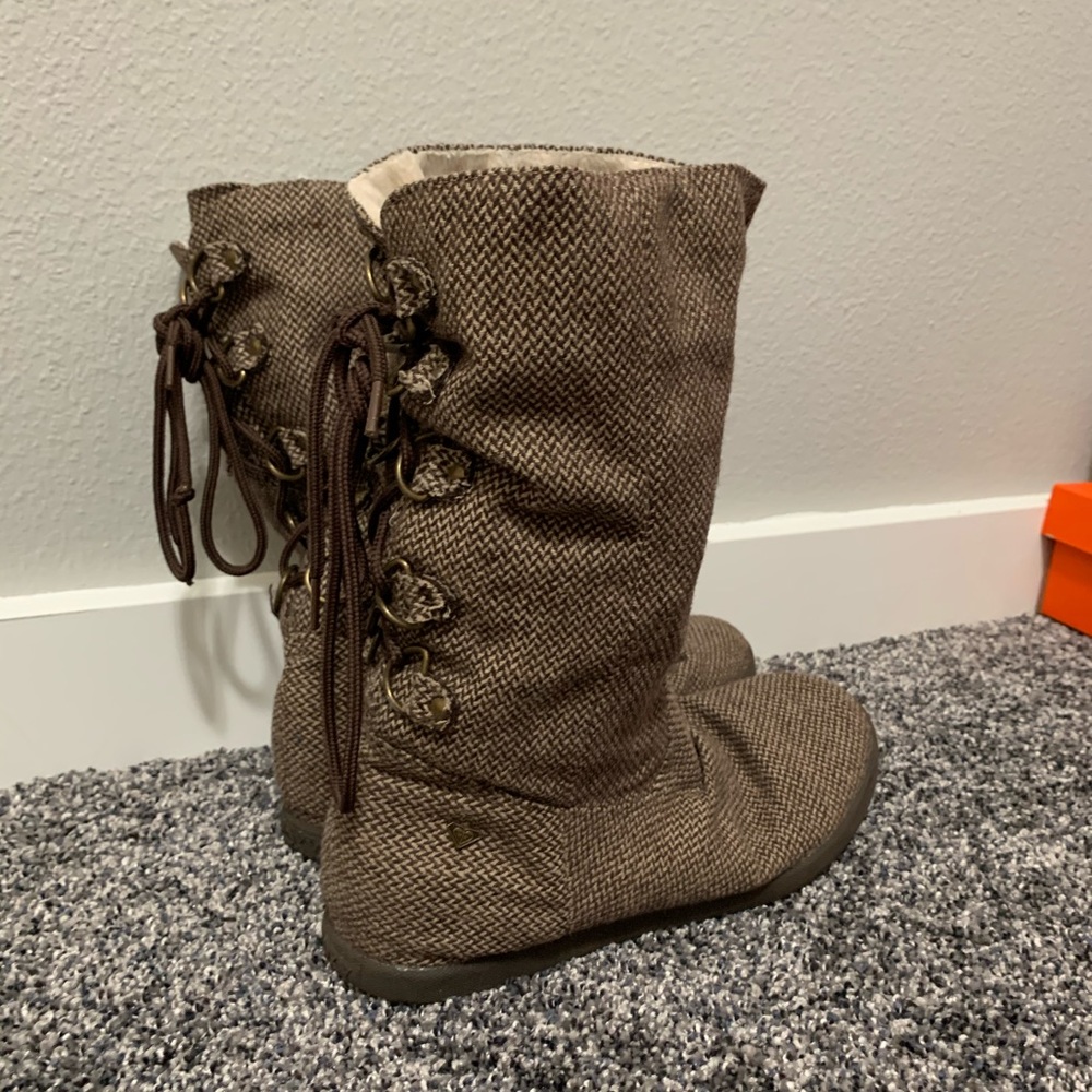 Winter/Fall woman’s lace up boots